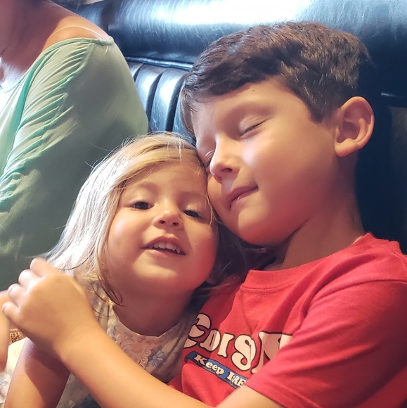 Meet your Posher, Adria - Picture 2 of 8